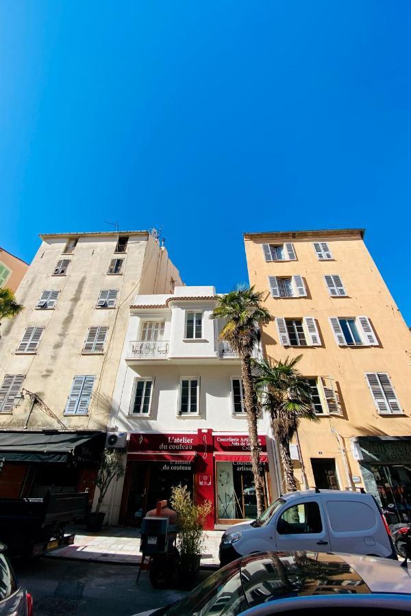 Les Suites R Bonaparte - Appartements De Standing Au Coeur De La Vieille Ville Pietonne アジャクシオ エクステリア 写真