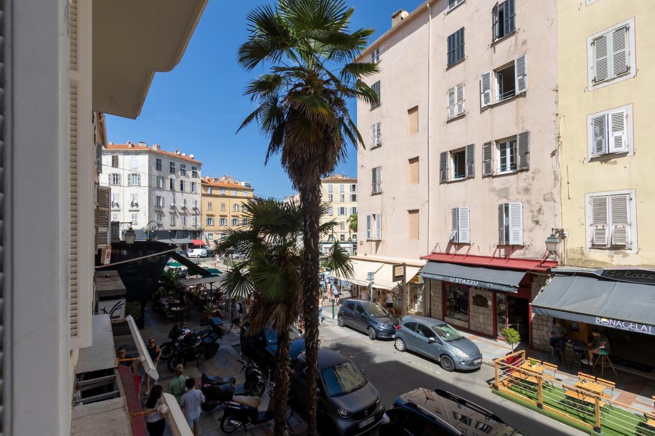 Les Suites R Bonaparte - Appartements De Standing Au Coeur De La Vieille Ville Pietonne アジャクシオ エクステリア 写真