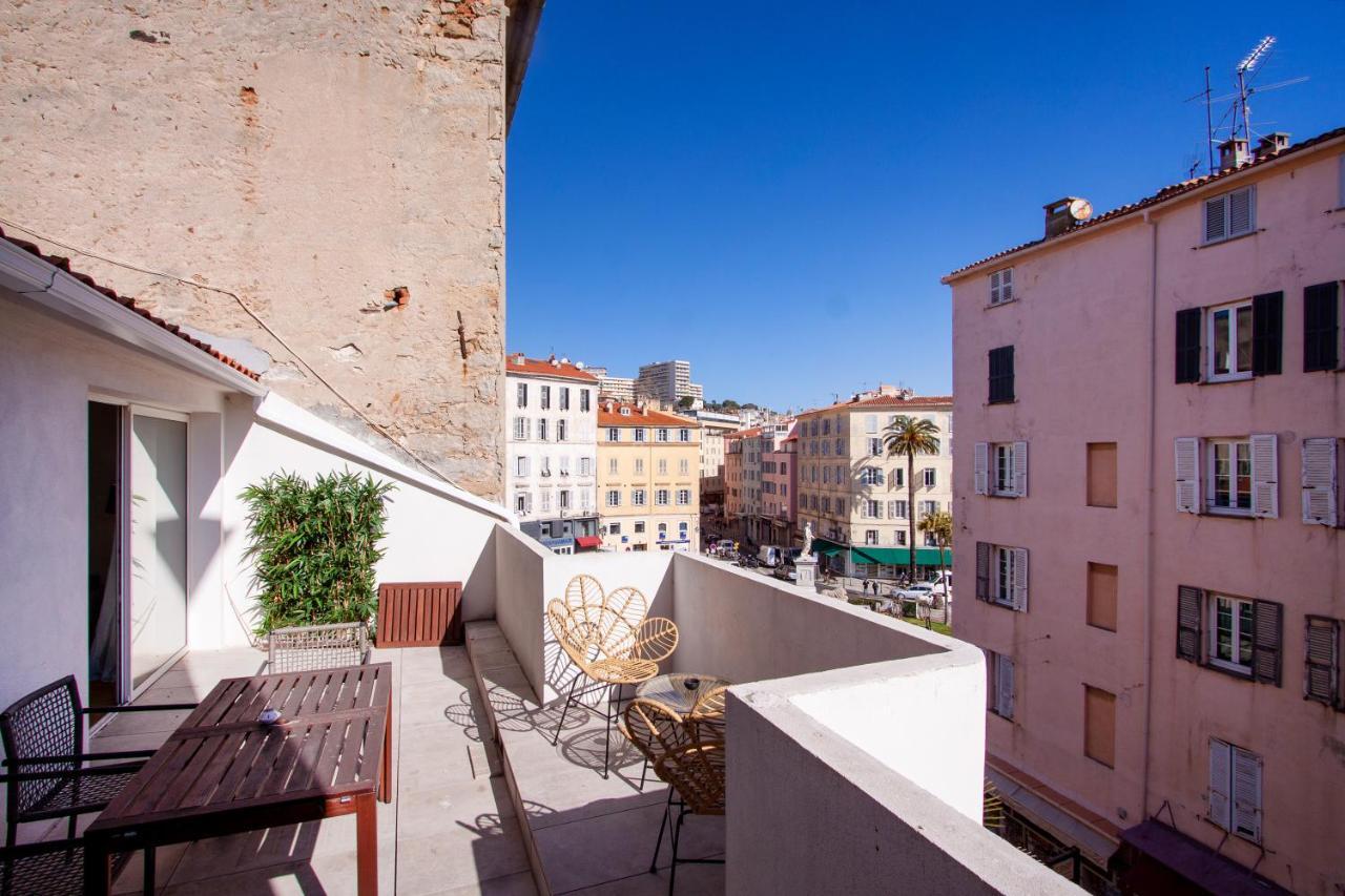 Les Suites R Bonaparte - Appartements De Standing Au Coeur De La Vieille Ville Pietonne アジャクシオ エクステリア 写真