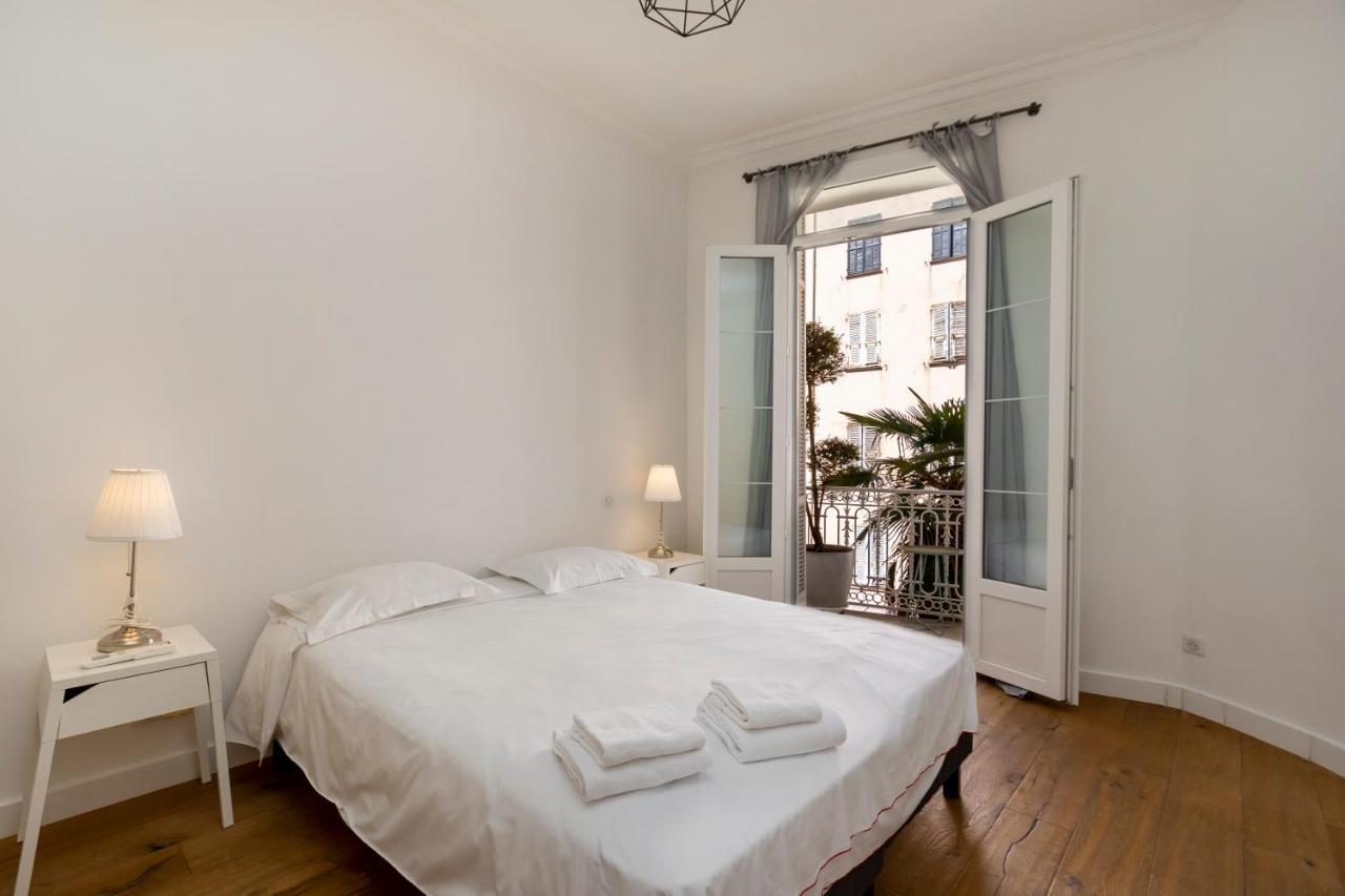 Les Suites R Bonaparte - Appartements De Standing Au Coeur De La Vieille Ville Pietonne アジャクシオ エクステリア 写真