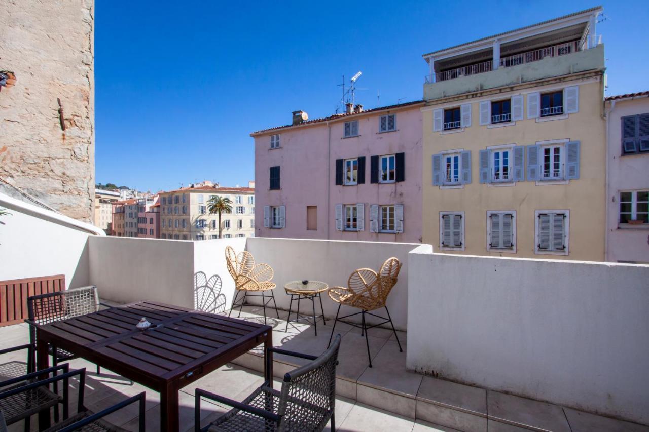 Les Suites R Bonaparte - Appartements De Standing Au Coeur De La Vieille Ville Pietonne アジャクシオ エクステリア 写真