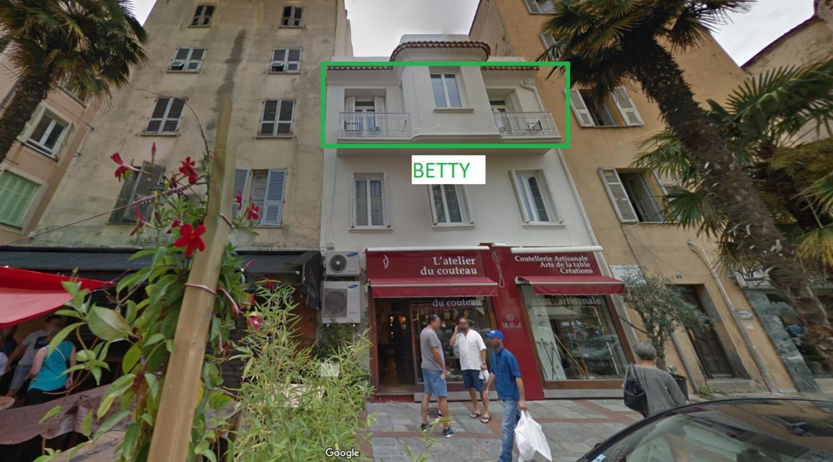 Les Suites R Bonaparte - Appartements De Standing Au Coeur De La Vieille Ville Pietonne アジャクシオ 部屋 写真