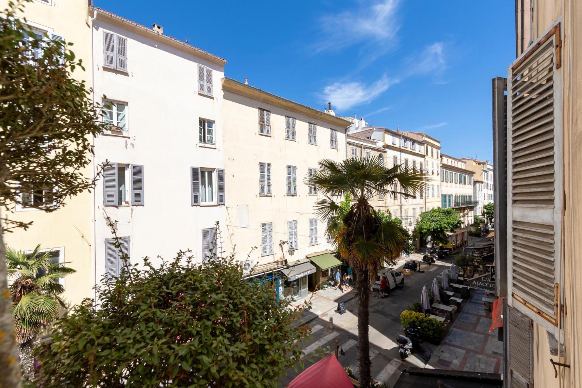 Les Suites R Bonaparte - Appartements De Standing Au Coeur De La Vieille Ville Pietonne アジャクシオ エクステリア 写真